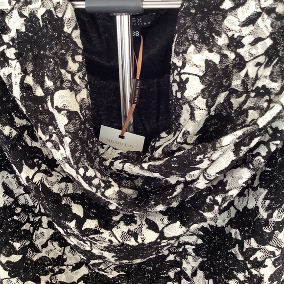 Short sleeved top - Picture 4 of 4